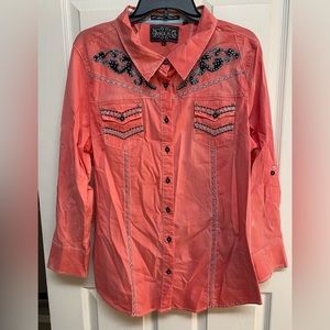 Beautiful shirt size L. Very good condition